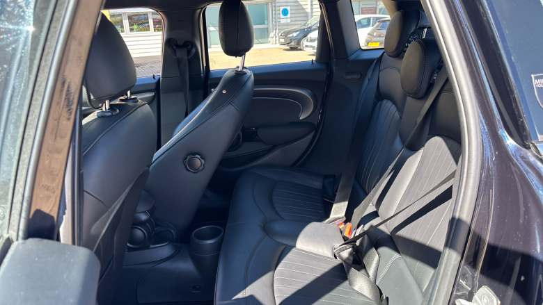 MINI Hatchback 1.5 Cooper Exclusive Premium 3dr Auto Petrol Hatchback